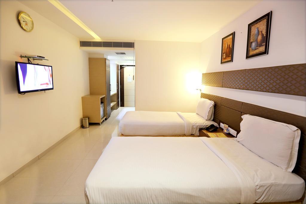Hotel Sitara Grand Miyapur Hyderabad Habitación foto